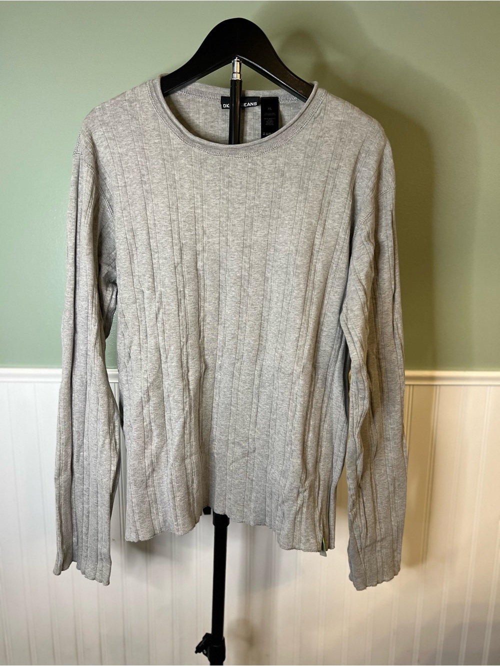 Dkny Light Heather Gray Ribbed Crewneck Sweater. Size XL